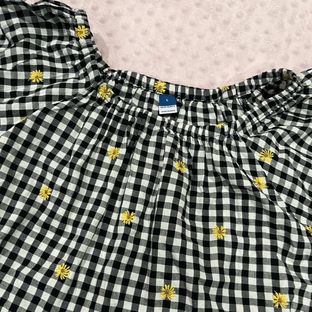 Old Navy Black check floral embroidered puff sleeve top